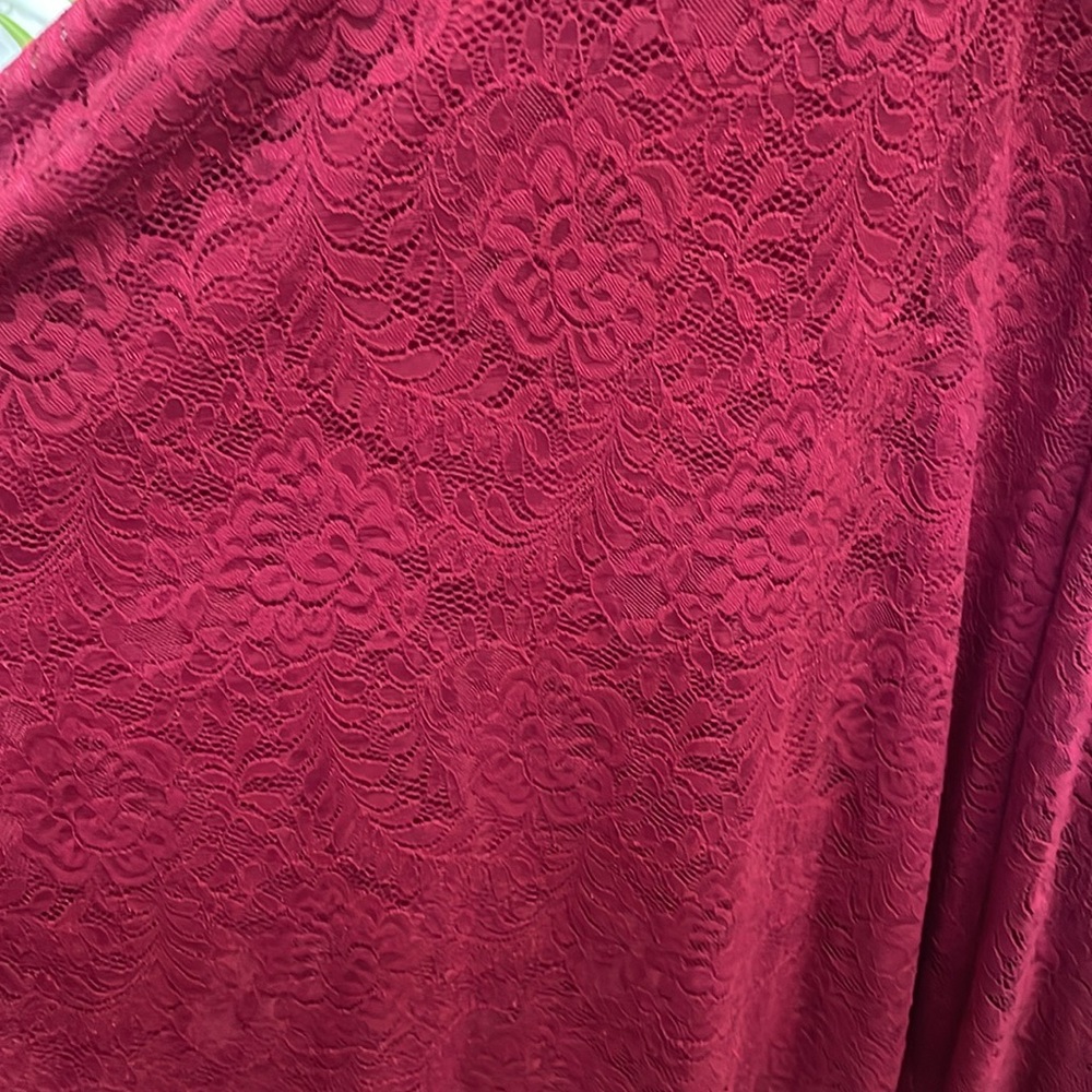 Dark red sleeveless lace dress. - Picture 4 of 6